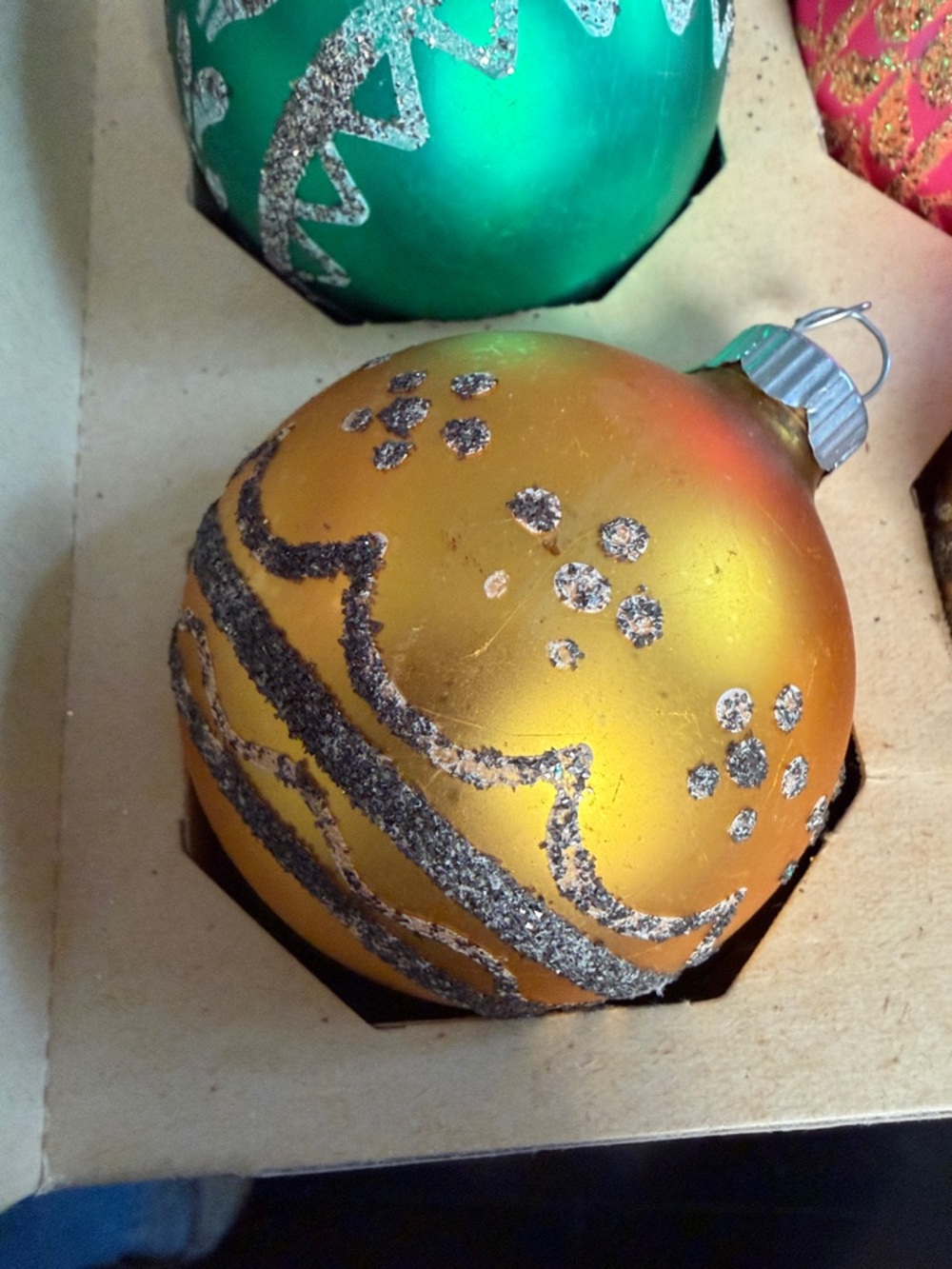 Set of 12 Assorted Multicolor Vintage Shiny Brite Glass Christmas Ornaments - Picture 4 of 14